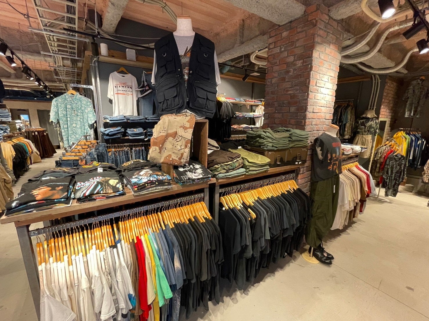 東海初出店 国内最大級の海外古着取扱点数を誇る古着屋が22年4月28日 木 名古屋 大須にオープン 株式会社jam Tradingのプレスリリース 東海初出店 国内最大級の海外古着取扱点数を誇る古着屋が22年4月28日 木 名古屋 大須にオープン 株式会社jam Tradingのプレスリリース