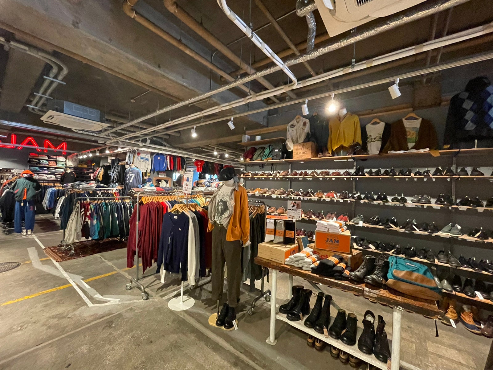 古着屋JAM アメリカ村2号店 店内（2）