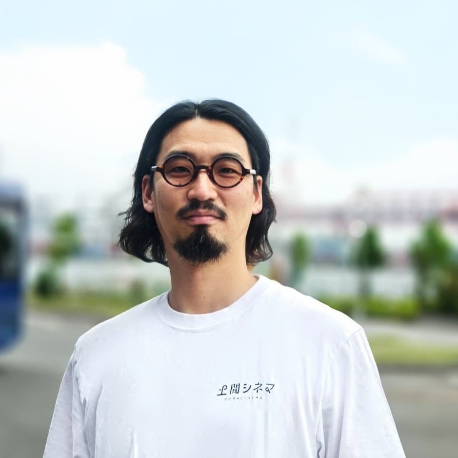 “映画館のまち”だった布施に、もう一度スクリーンを。SEKAI HOTELと土間シネマが手を組む