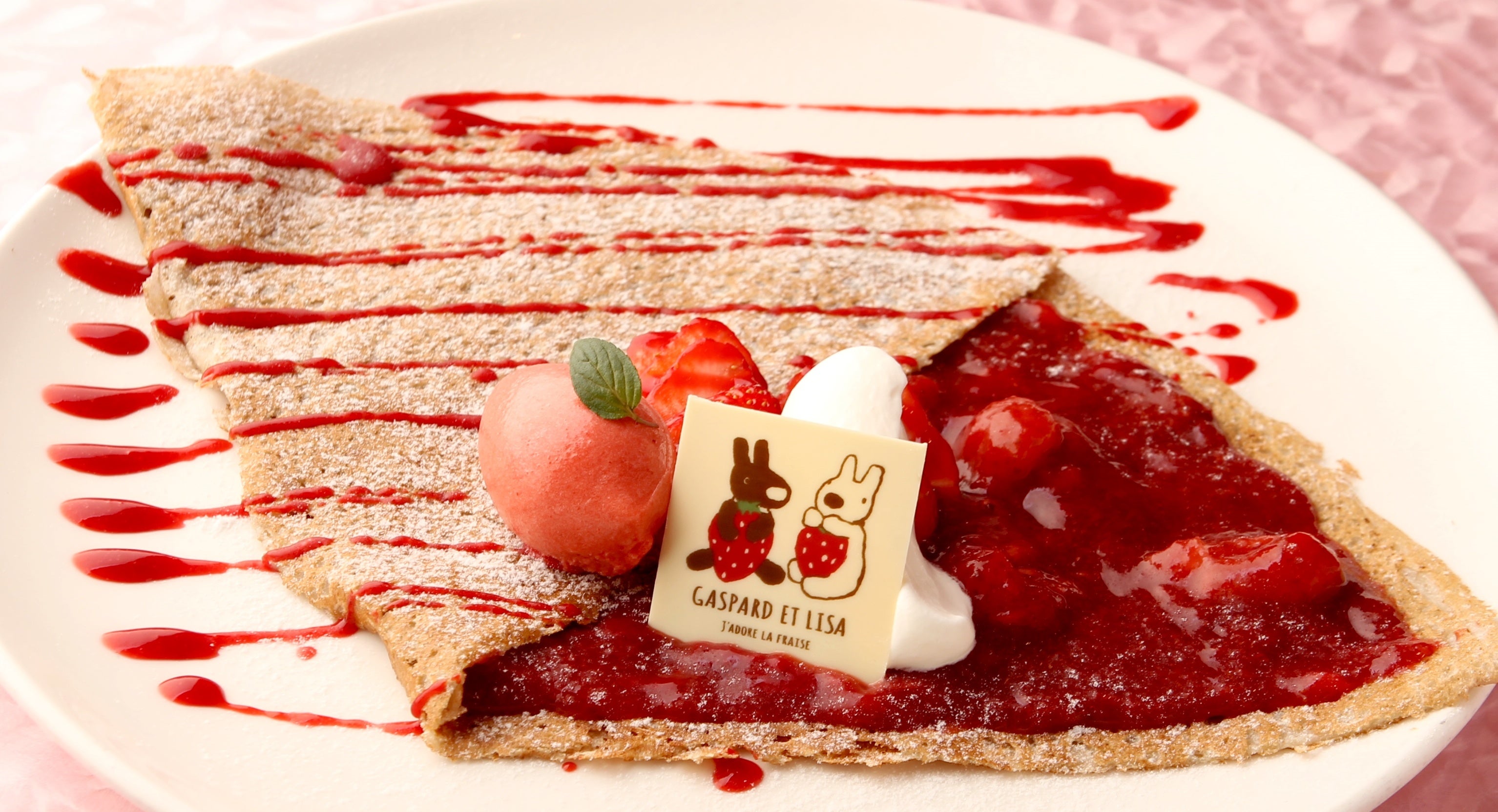苺のガレット　リサとガスパールと共に　コーヒー又は紅茶付き