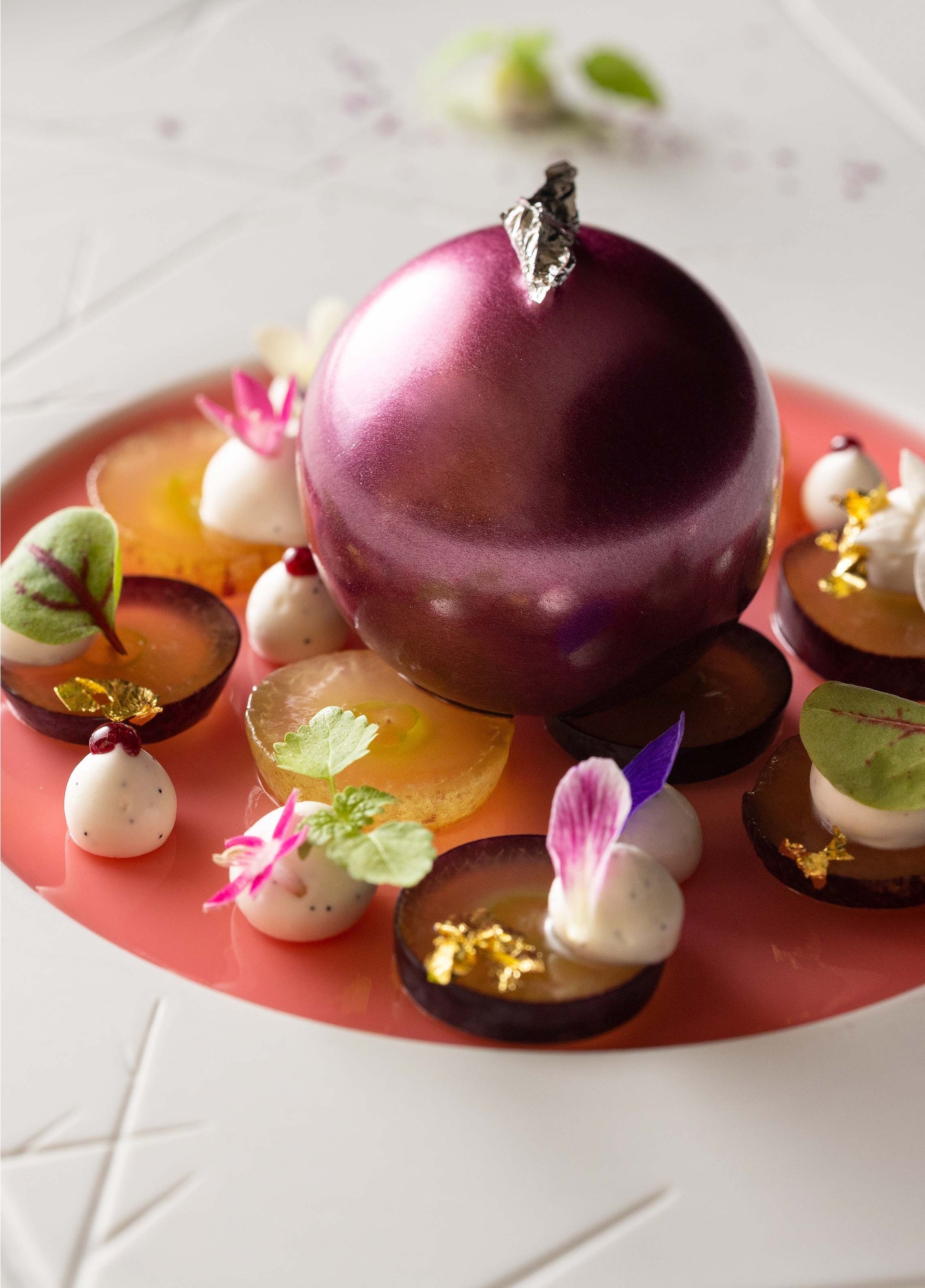 スフェール　巨峰のソルベとフロマージュブランのムース ロゼシャンパンのジュレと共に