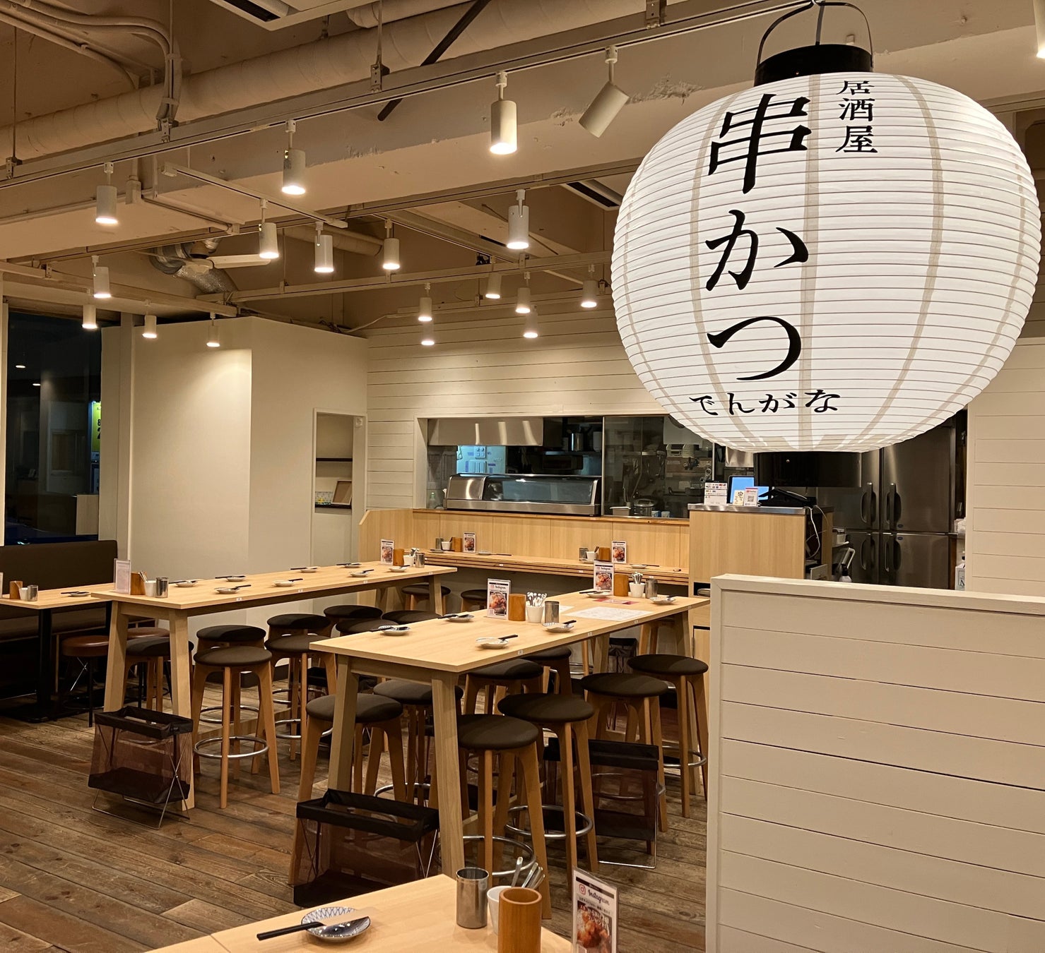 串かつ でんがな が初となるネオ居酒屋コンセプトの 串かつとお酒 でんがな 池袋 東口店 を10月26日 水 にオープン 株式会社フォーシーズのプレスリリース 串かつ でんがな が初となるネオ居酒屋コンセプトの 串かつとお酒 でんがな 池袋 東口店 を10月26日 水 にオープン 株式会社フォーシーズのプレスリリース