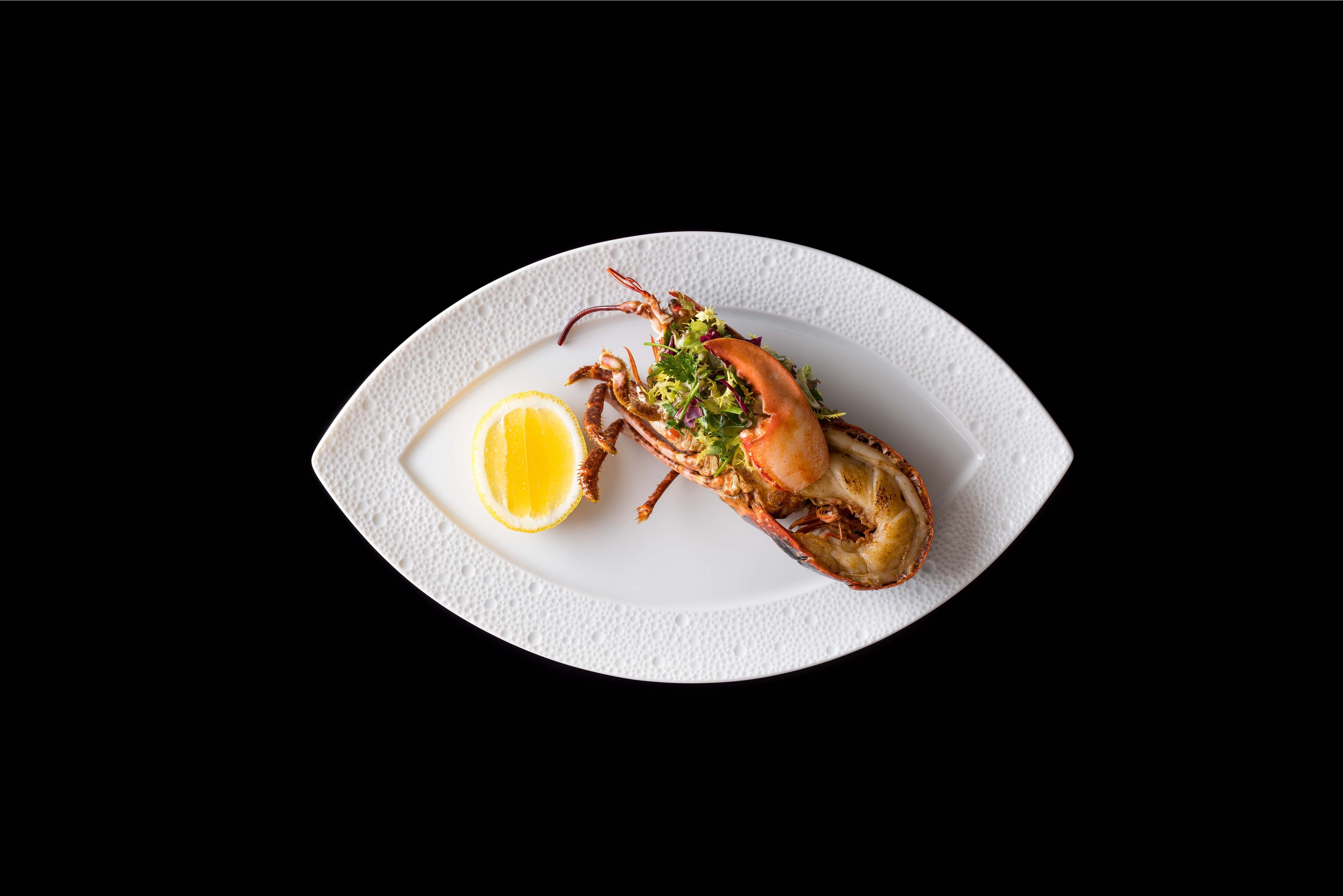 フェーブのモチーフとなったメニュー「オマール海老のプランシャ焼き　ハーブのサラダと共に」