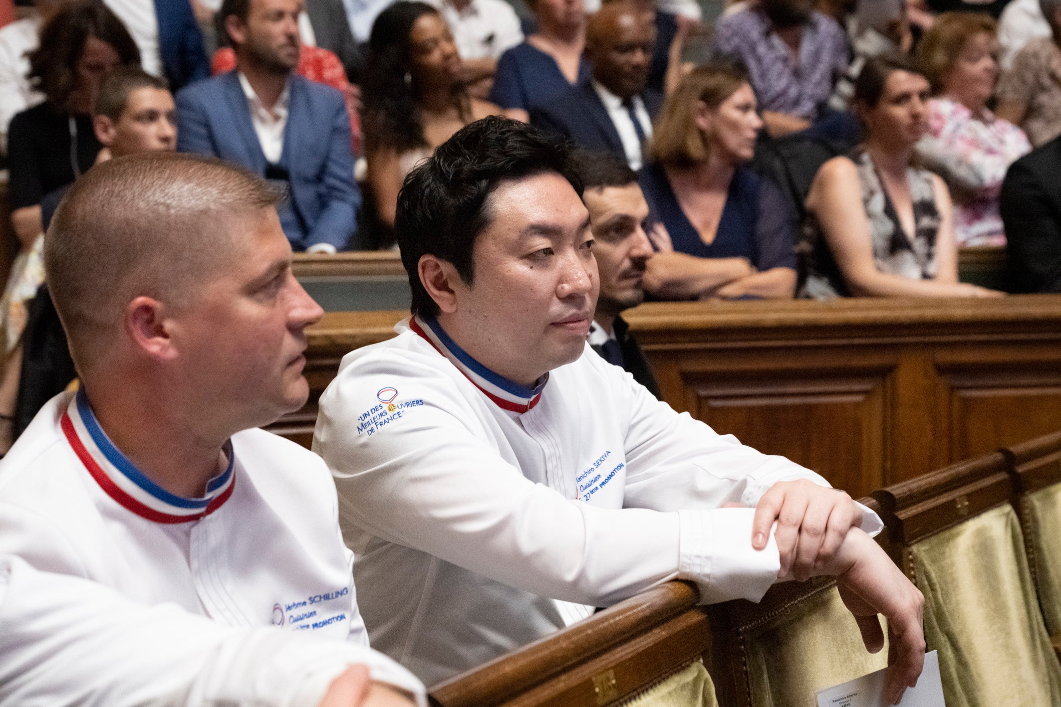 メダル授与の時を待つ