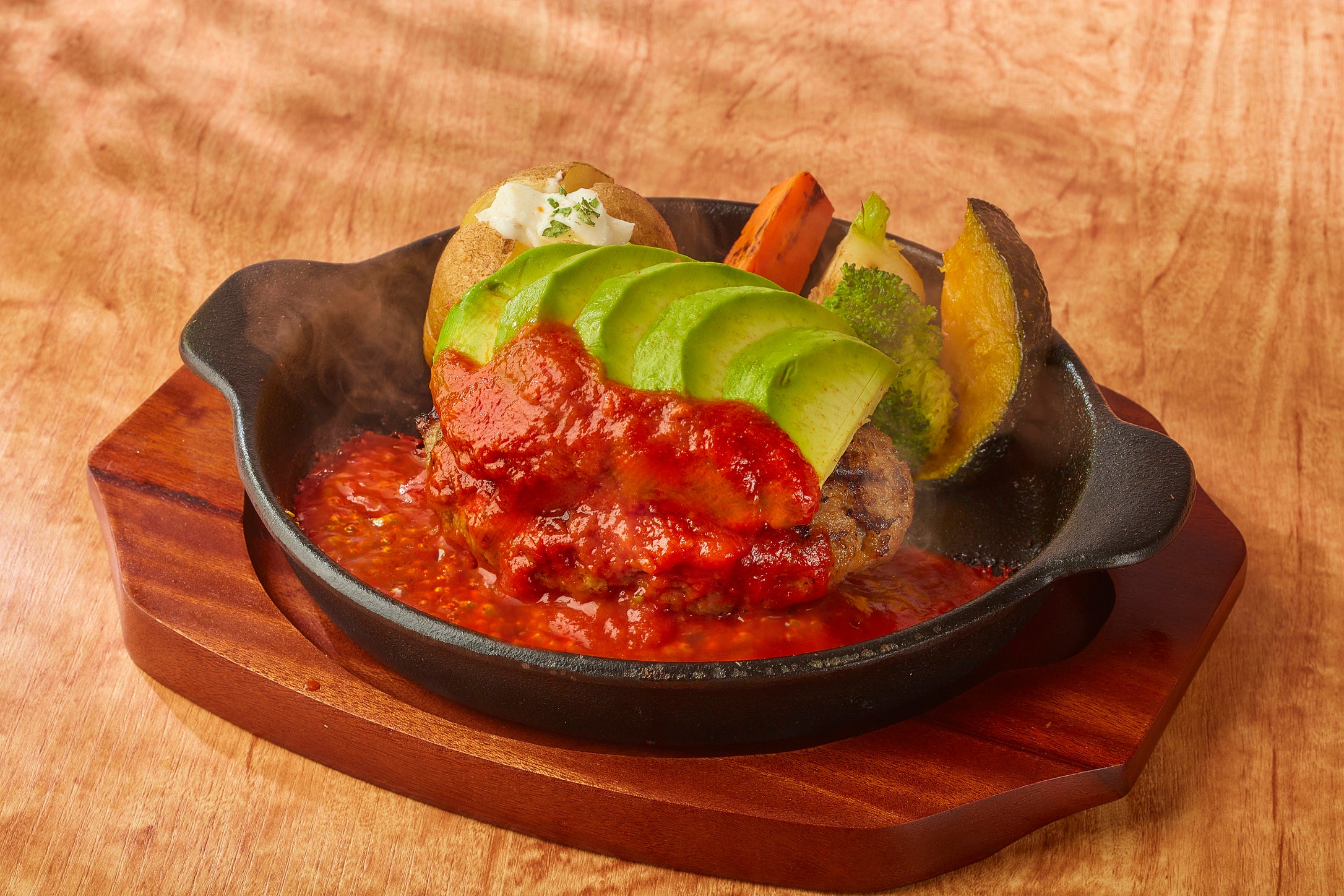 フレッシュアボカドのハンバーグステーキ