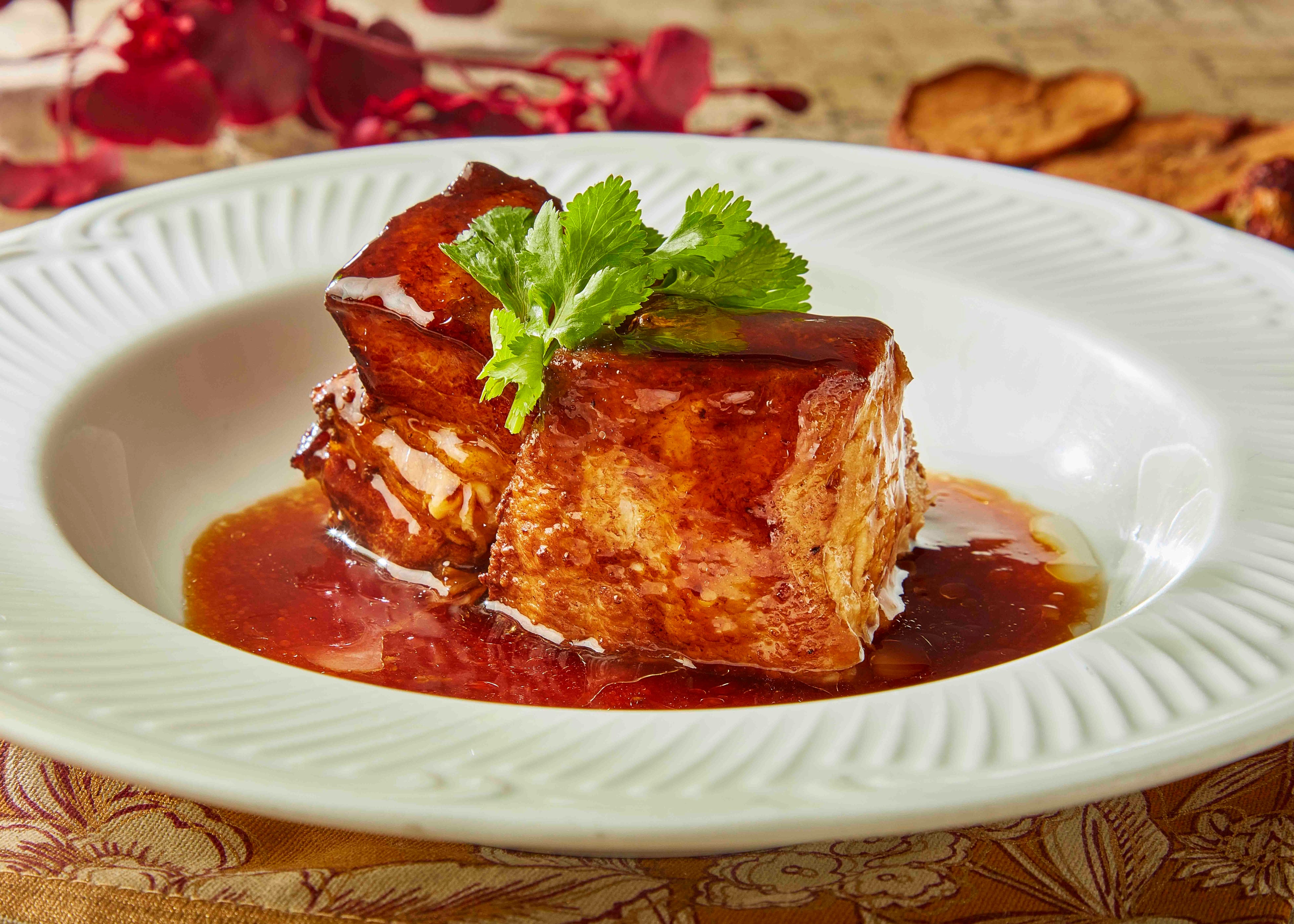 トロトロ三元豚の黒酢酢豚　～4時間蒸し上げました～　1,600円