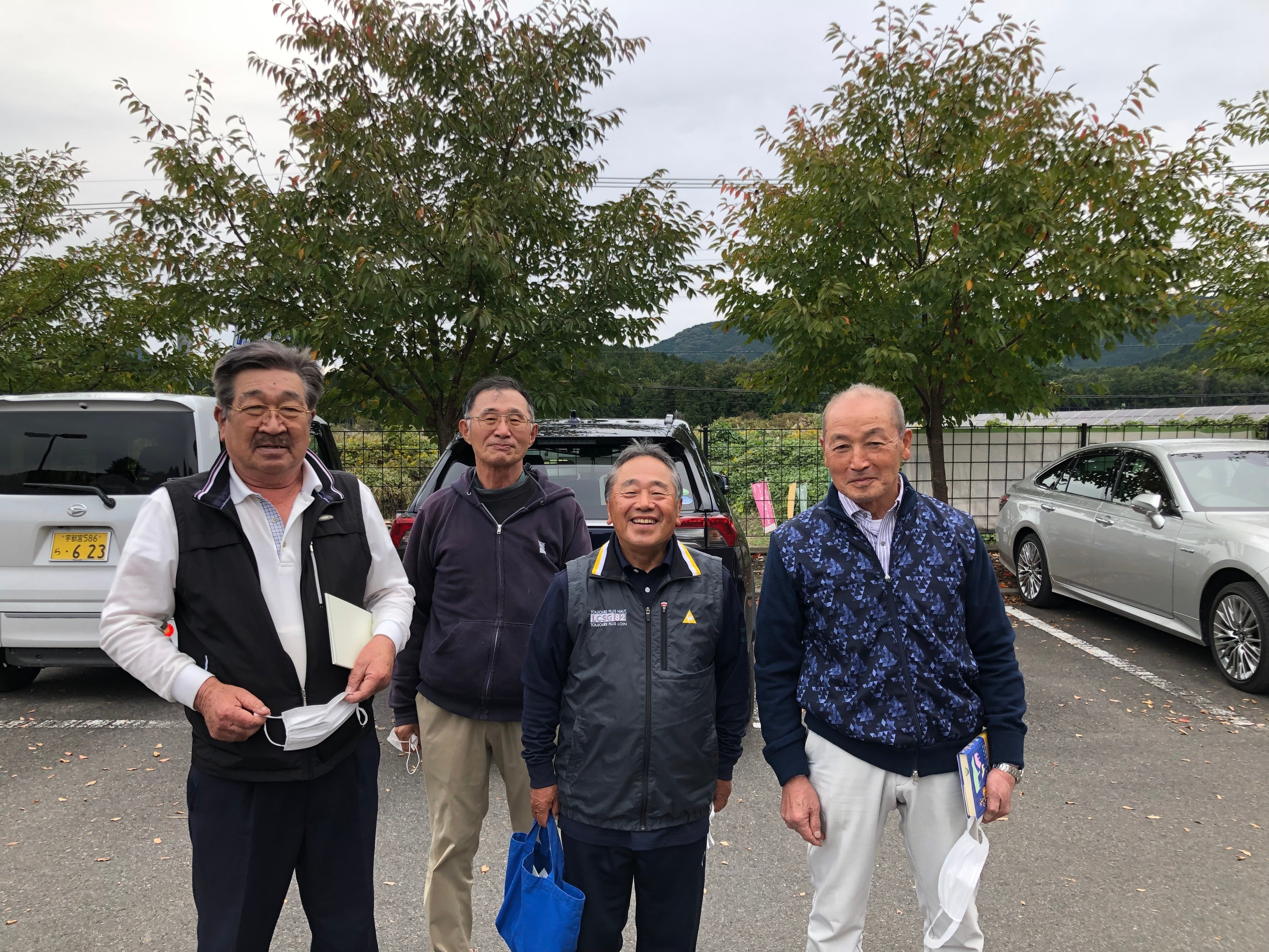 栃木県の大学時代の友達。50年ぶりの再会で、まだ乳牛の診療をやっている人もいました。