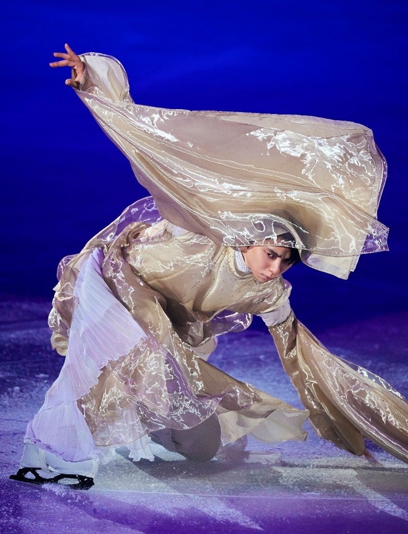 「Yuzuru on Canvas」 【Blue】 ©Yuzuru Hanyu/Toru Yaguchi/Fusosha 2027