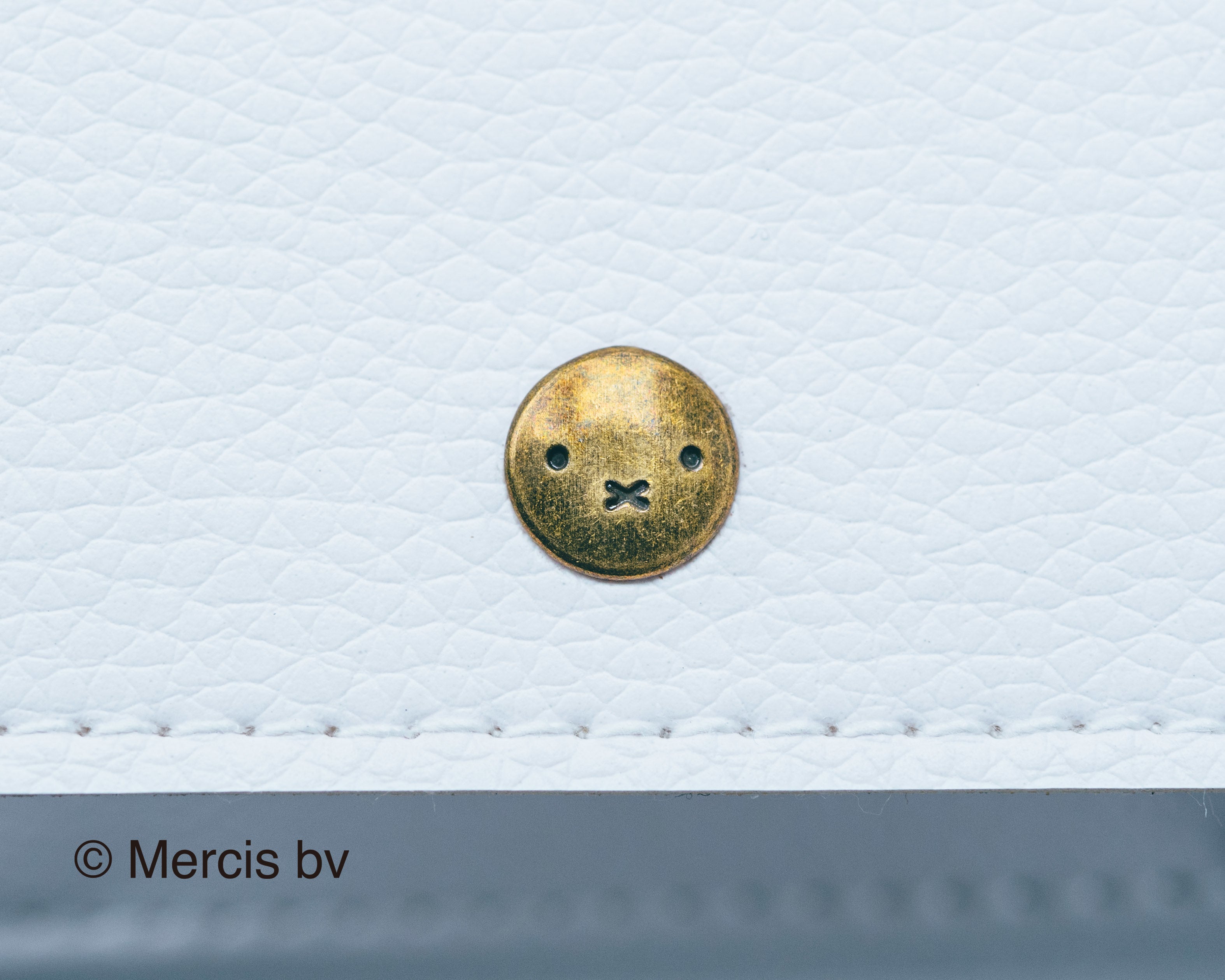 ボタンにもミッフィーの顔が