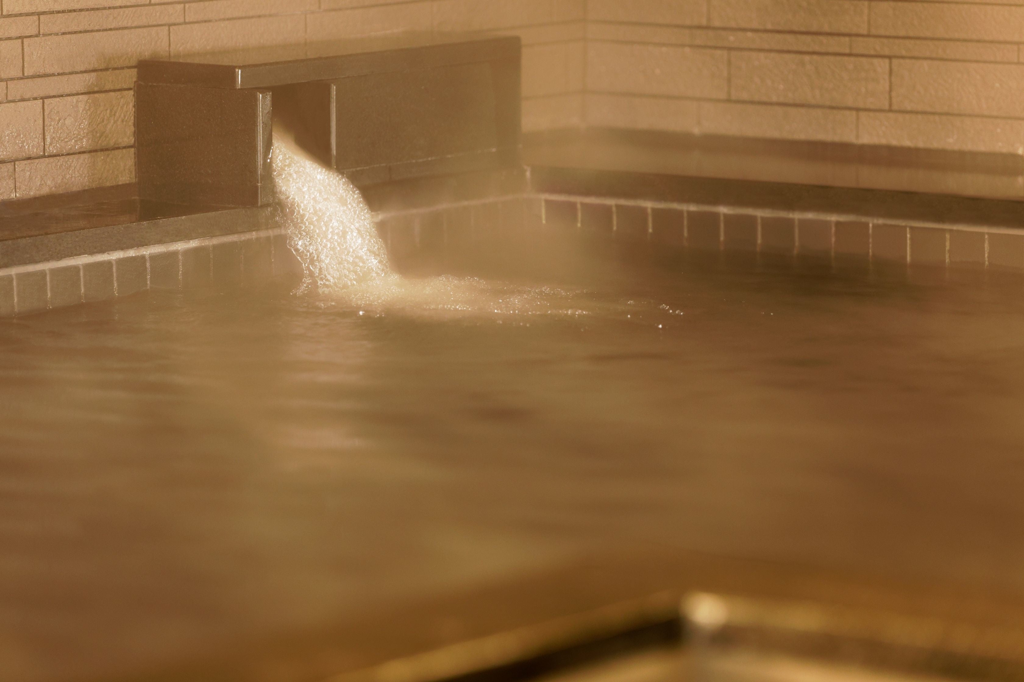 からくさホテル札幌は、名湯 登別カルルス温泉を導入