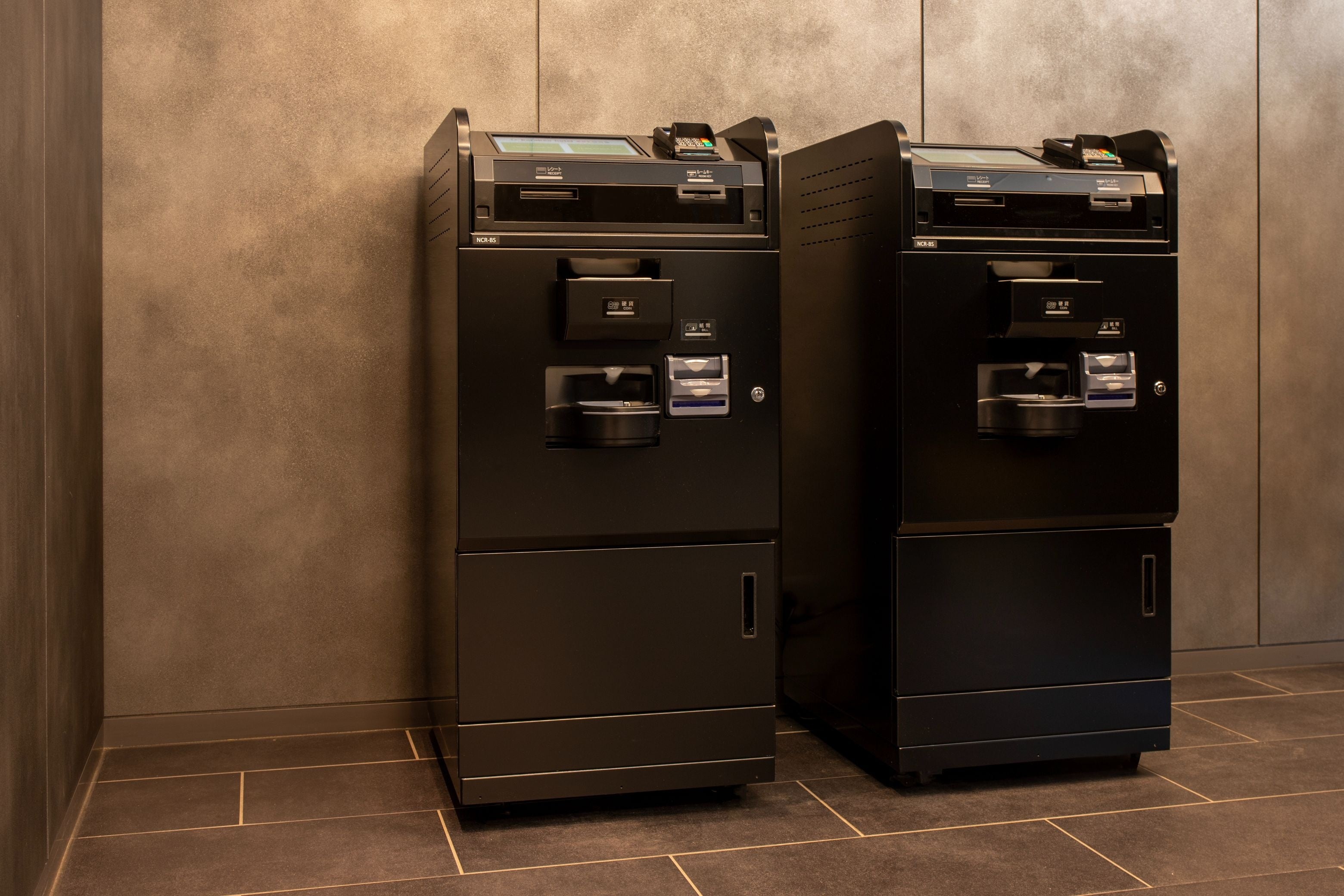 自動チェックイン機