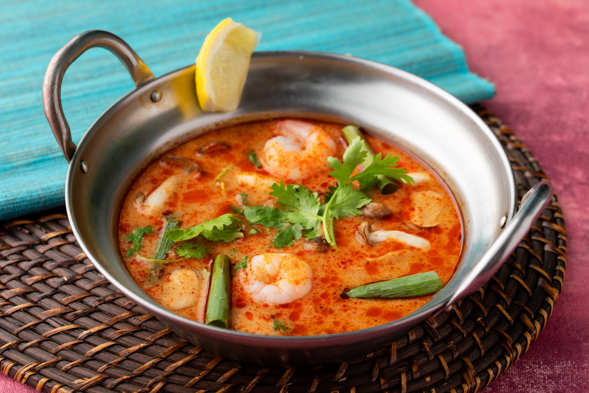 タイ王国3種カレーが食べ放題 新宿駅直結のタイ料理専門店より カレー3種食べ放題付き季節のタイ料理当日コース 2 26より新発売 株式会社 オペレーションファクトリーのプレスリリース