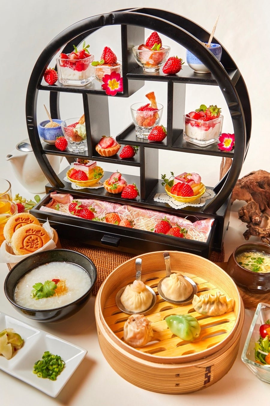 大阪難波のリバーサイドの本格モダン中華 堀江ブルー で春のいちご狩り 連日行列の台湾カステラ専門店 ポンポン とのコラボ企画 苺尽くしのチャイニーズアフタヌーンティー が5月末までの期間限定販売中 株式会社 オペレーションファクトリーのプレスリリース 大阪難波のリバーサイドの本格モダン中華 堀江ブルー で春のいちご狩り 連日行列の台湾カステラ専門店 ポンポン とのコラボ企画 苺尽くしのチャイニーズアフタヌーンティー が5月末までの期間限定販売中 株式会社 オペレーションファクトリーのプレスリリース