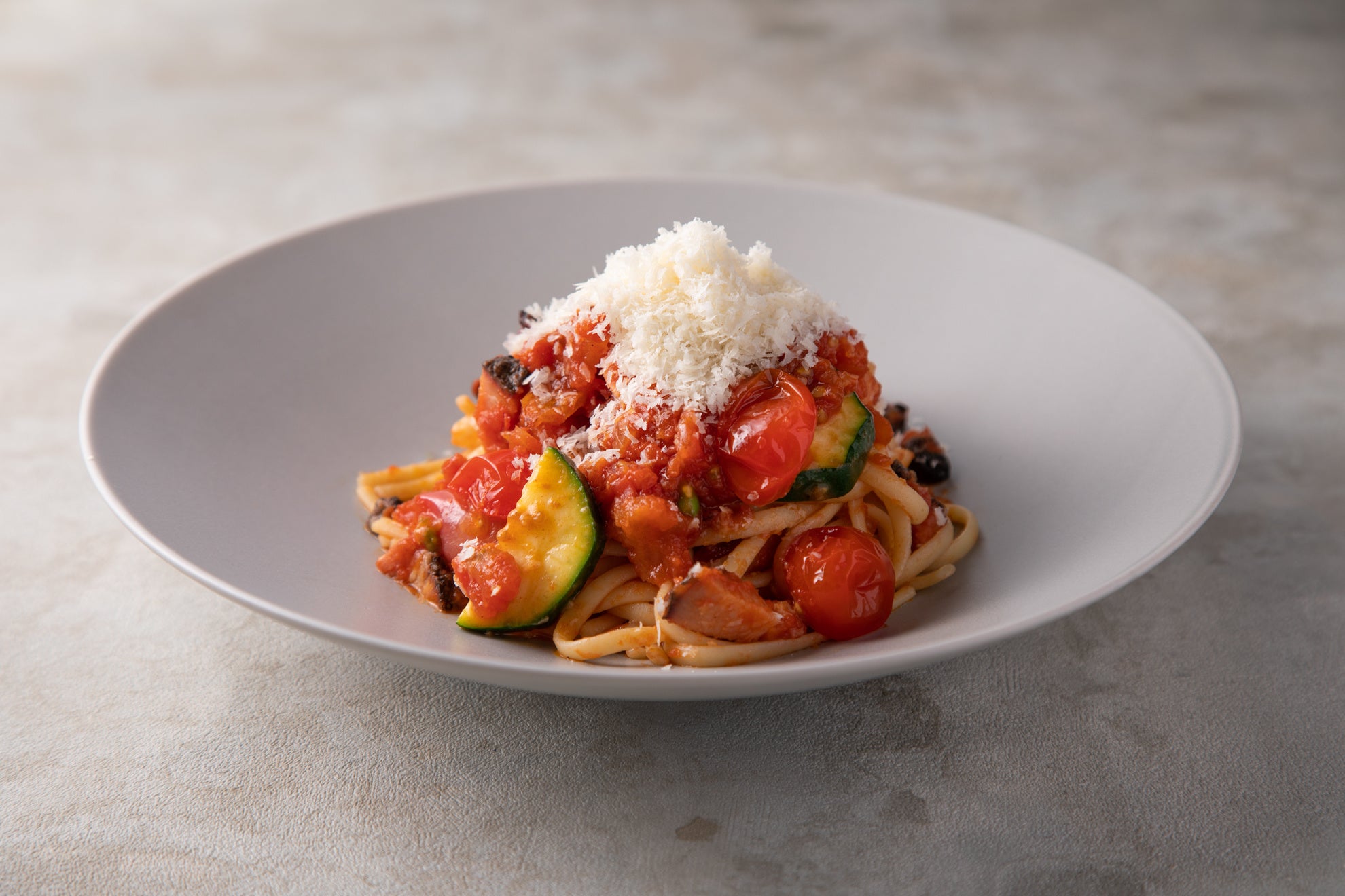 山口県産直トマトと燻製ベーコンのアマトリチャーナ