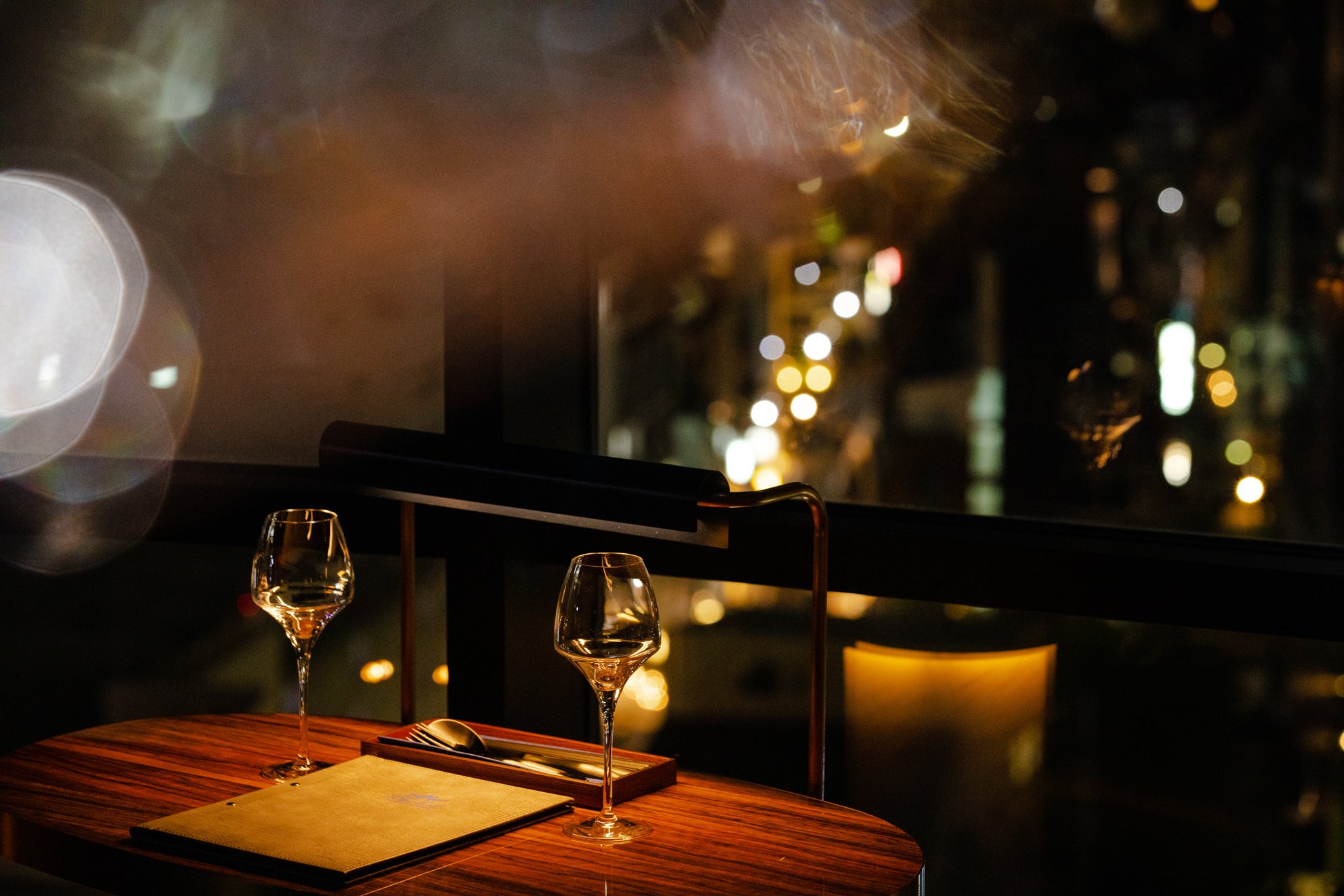 深夜は開放的なバーとしても利用可能