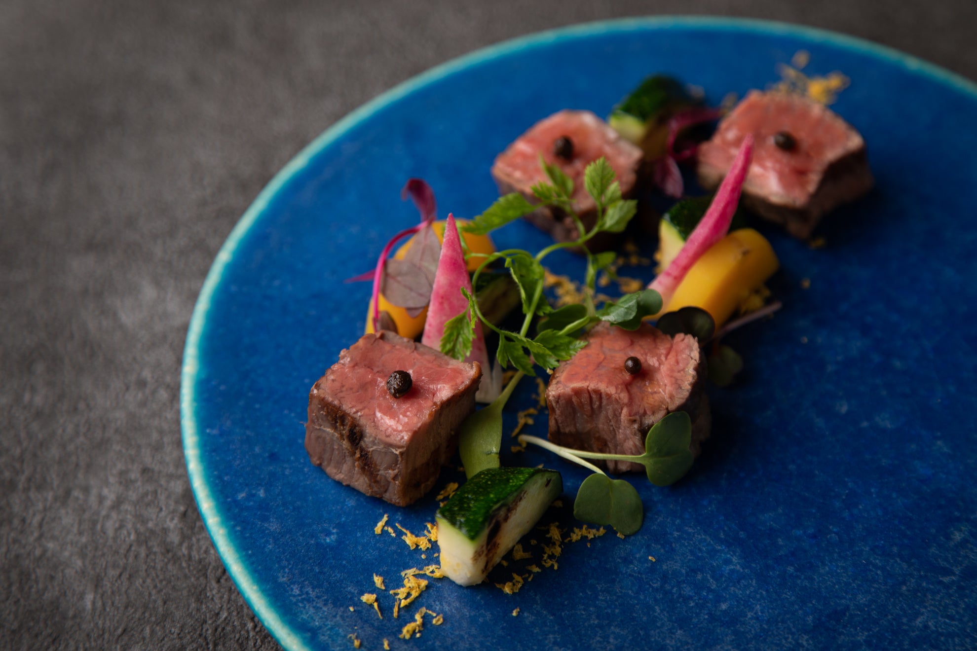 厳選牛のおつまみステーキ　880円（税抜）