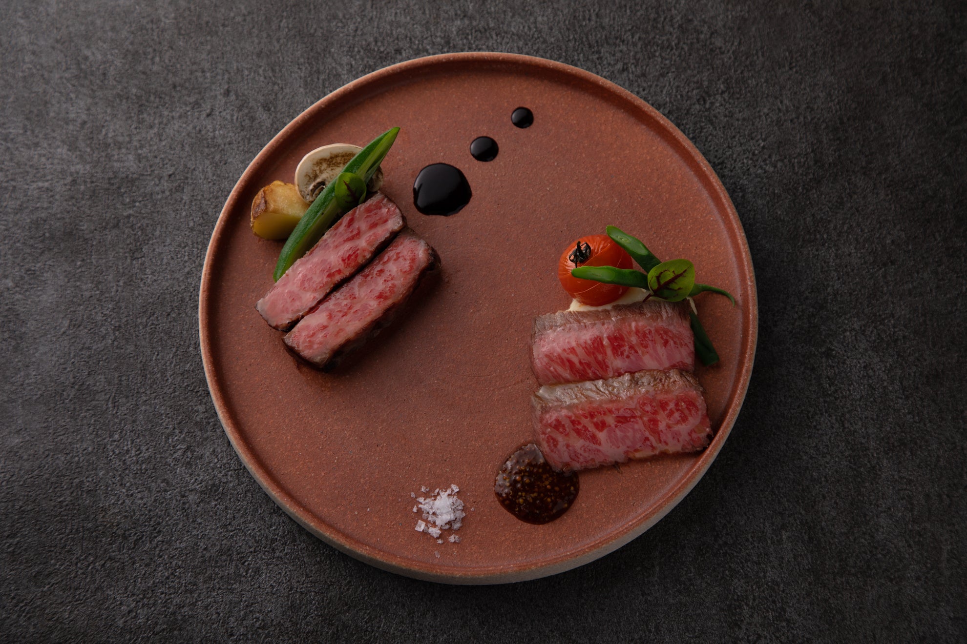 宮崎県産　黒毛和牛グリルと厳選牛グリルの食べ比べ　2380円（税抜）