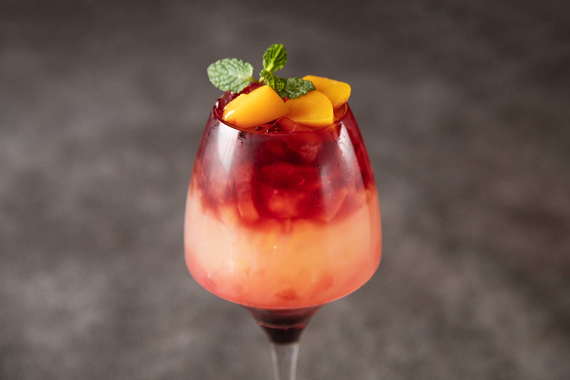 とろける白桃のワインクーラー　780円（税抜）