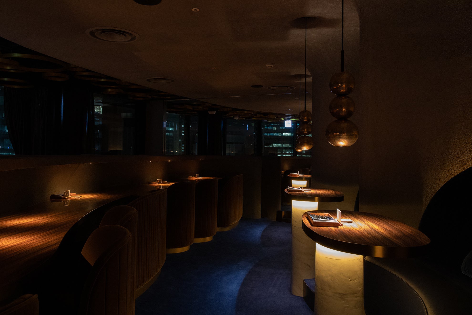 3列目　カウンターテーブル　ツーシートソファ