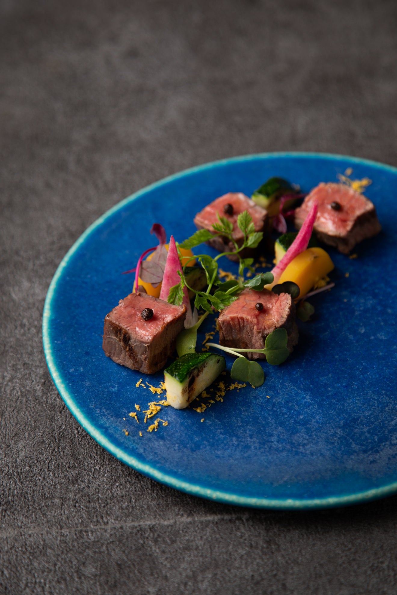 厳選牛のおつまみステーキ　880円（968円）