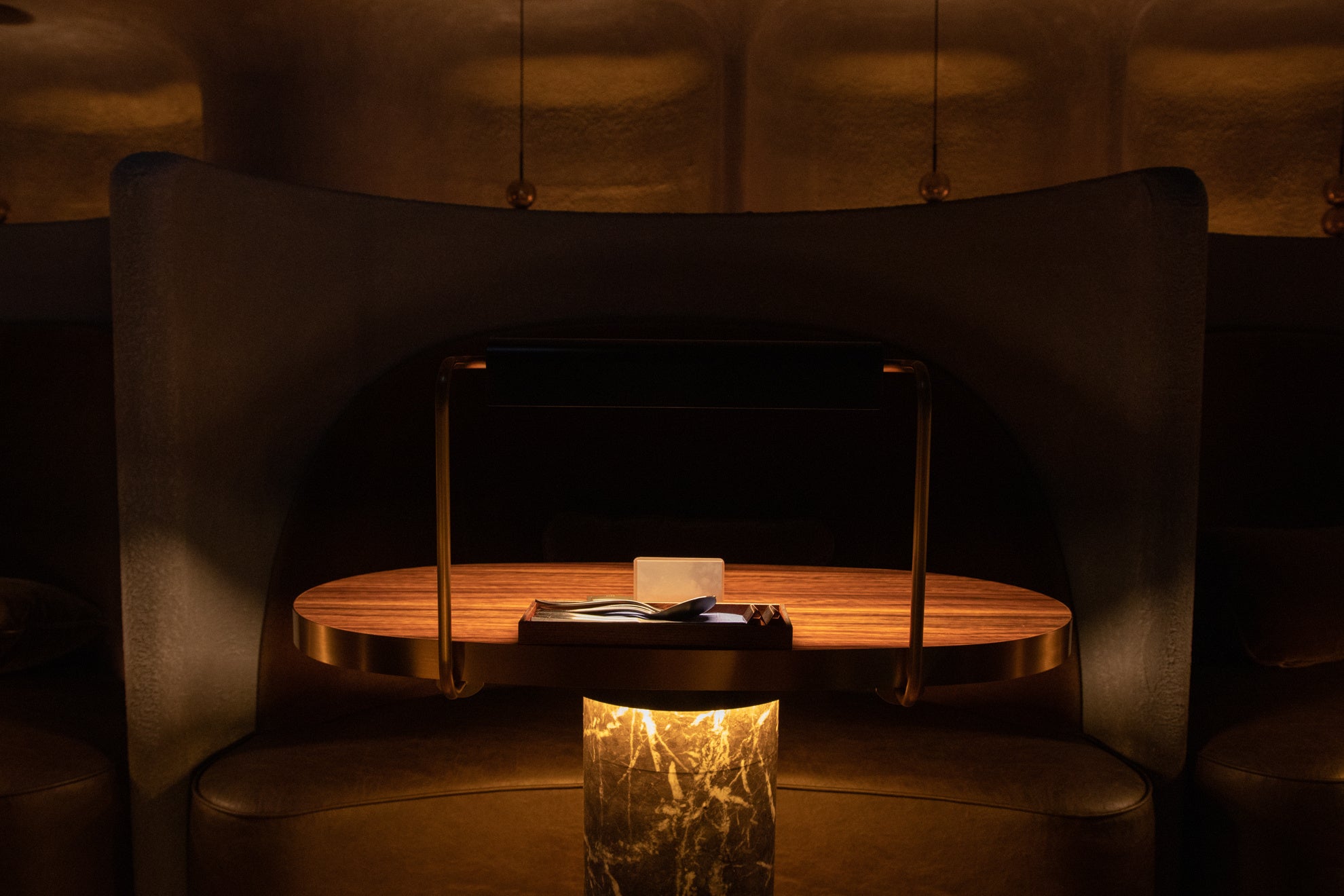 窓側2列目　洞窟ハイバックシート