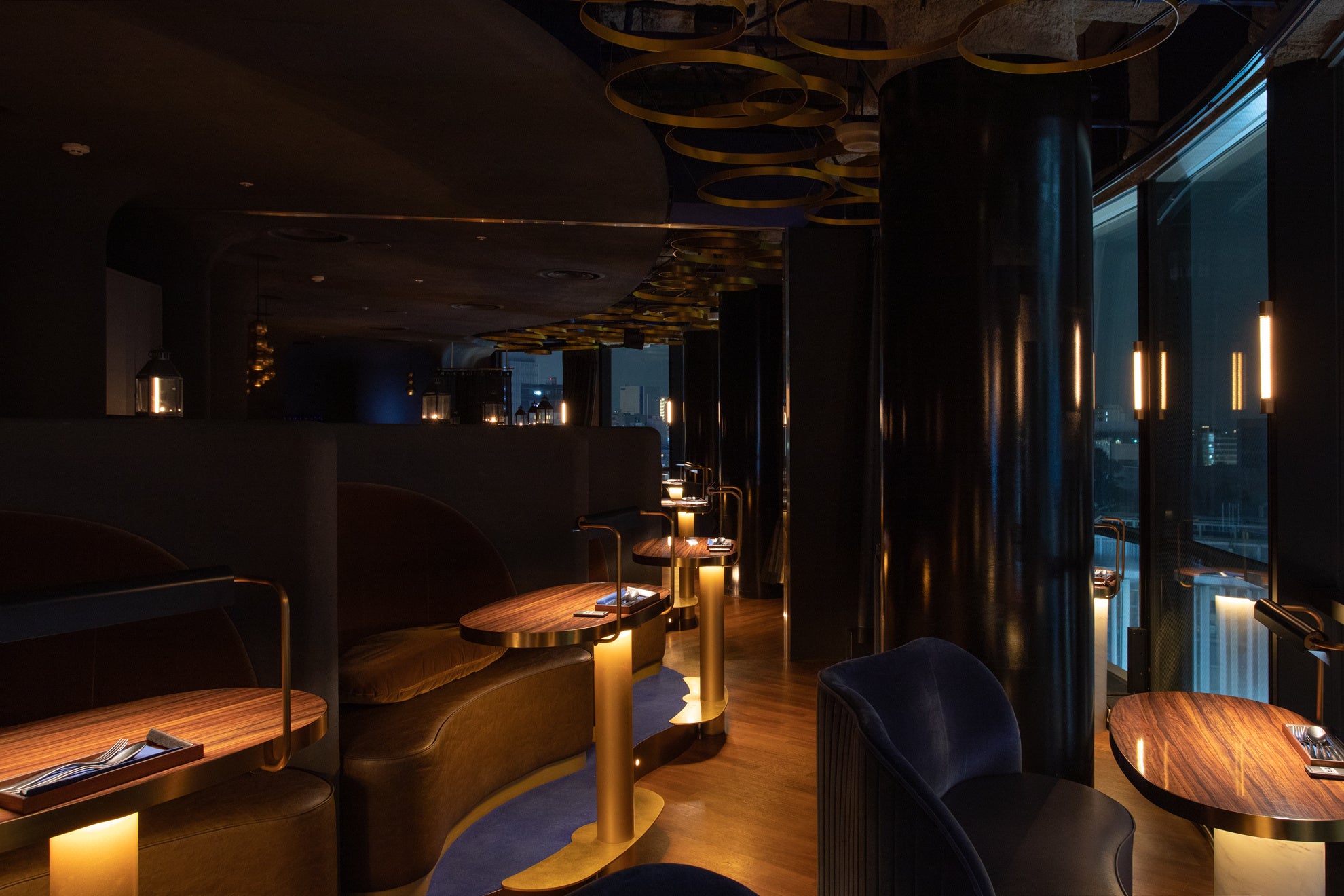 2番人気　窓側2列目　洞窟ハイバックシート