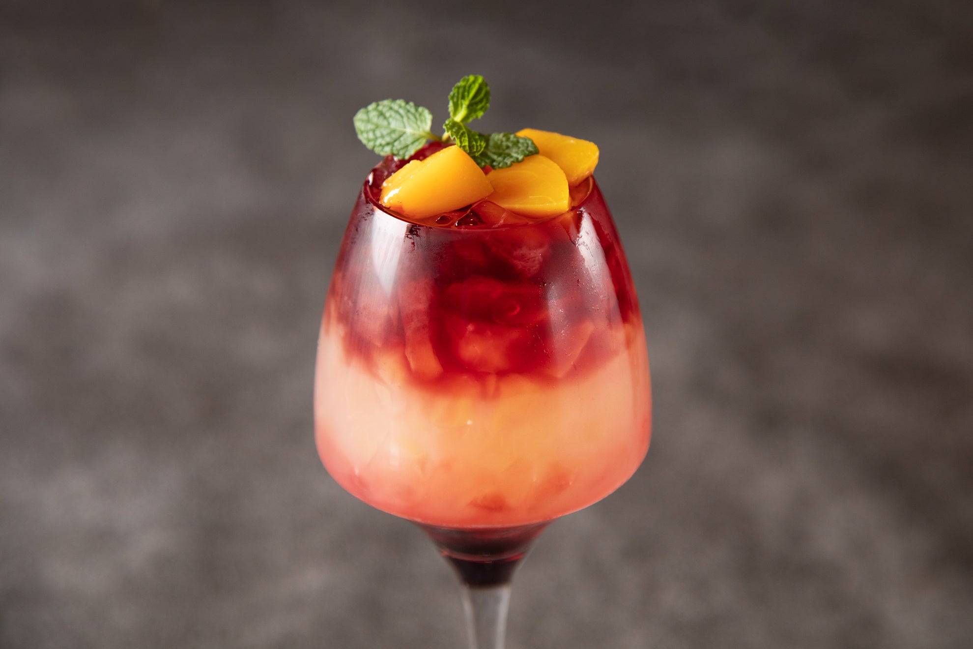 とろける白桃のワインクーラー　780円（税抜）