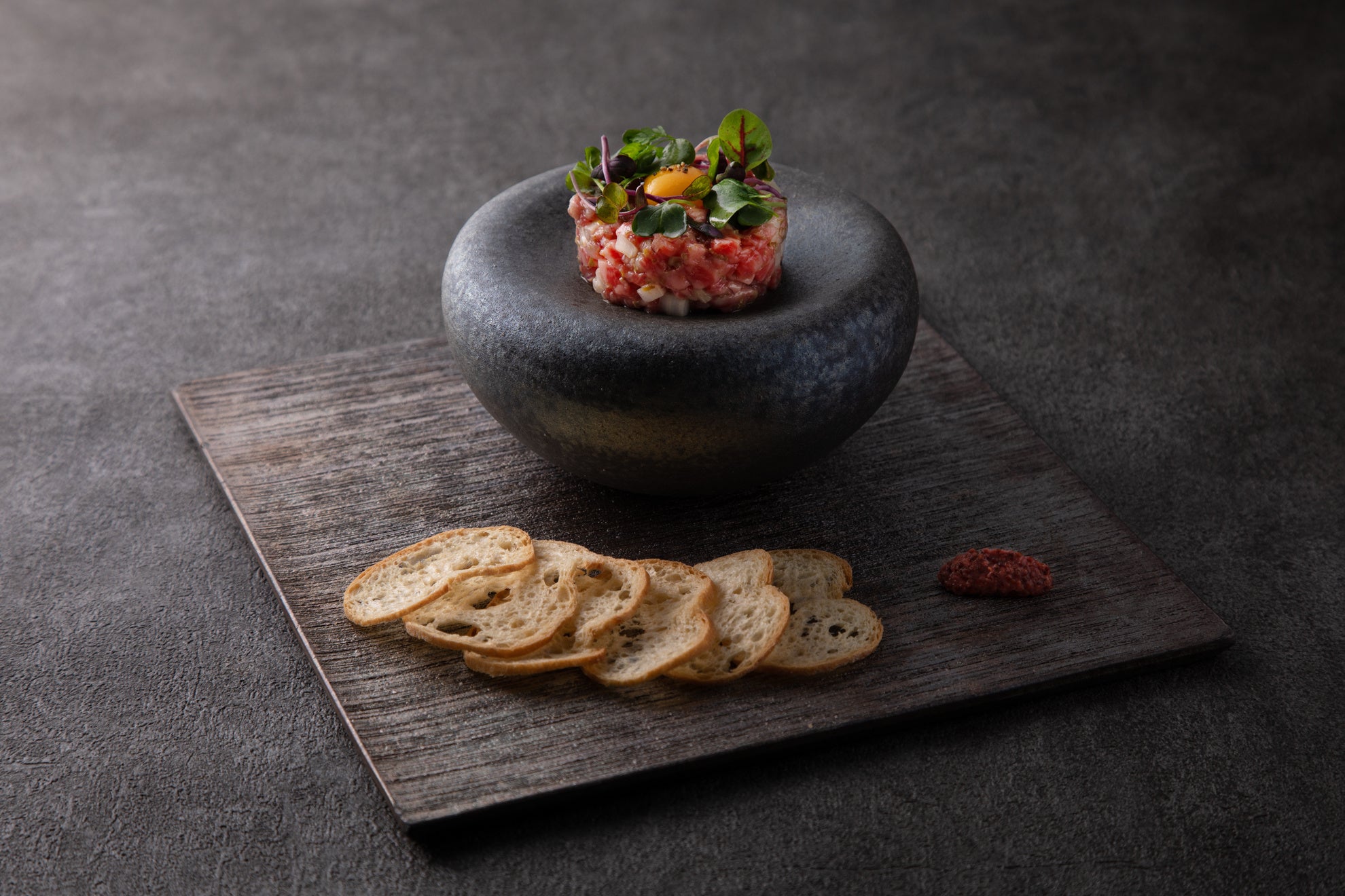 山形県産　黒毛和牛の生タルタル　1680円（税抜）