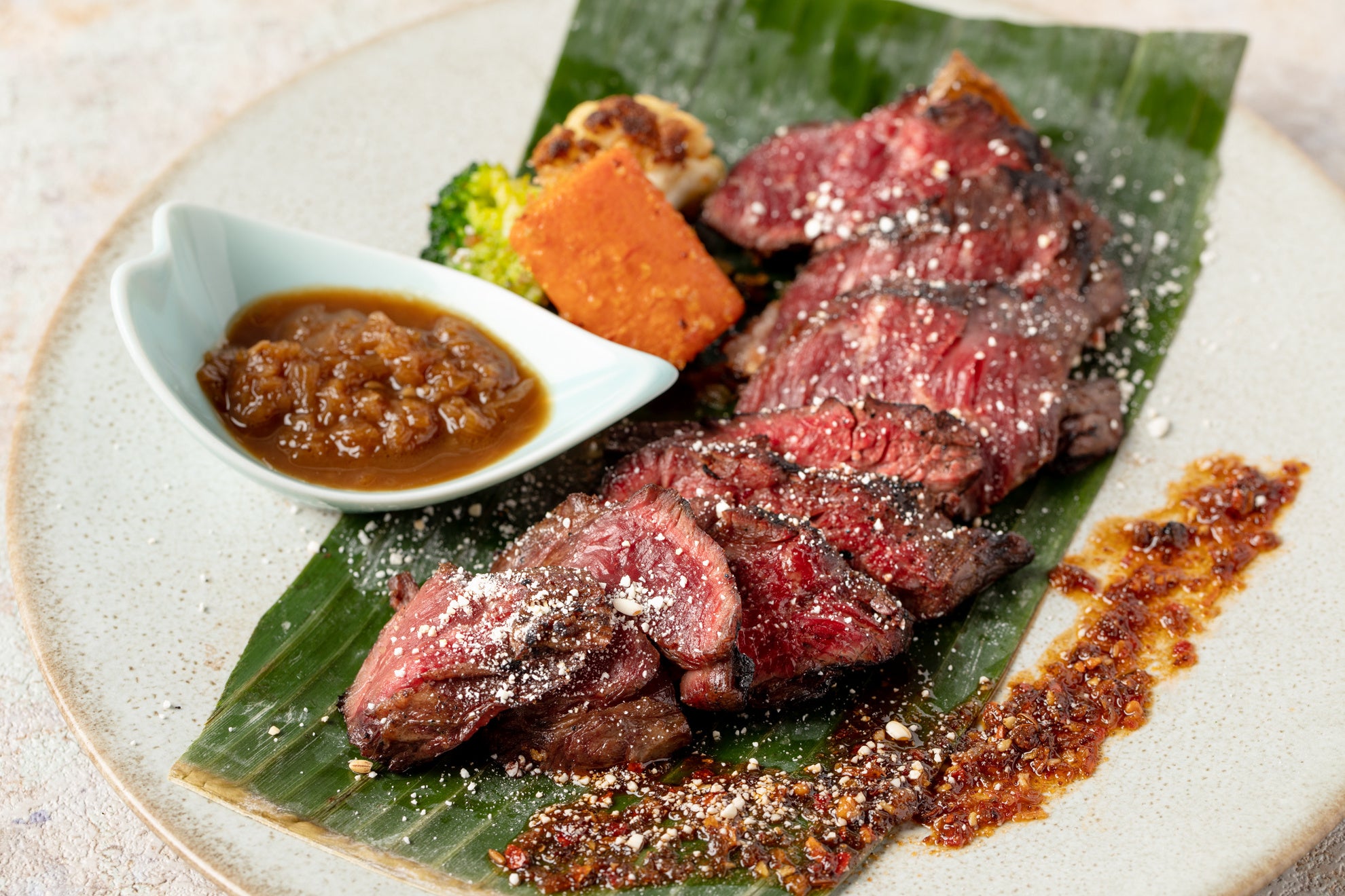 牛ハラミのステーキ　エシャロットのソース