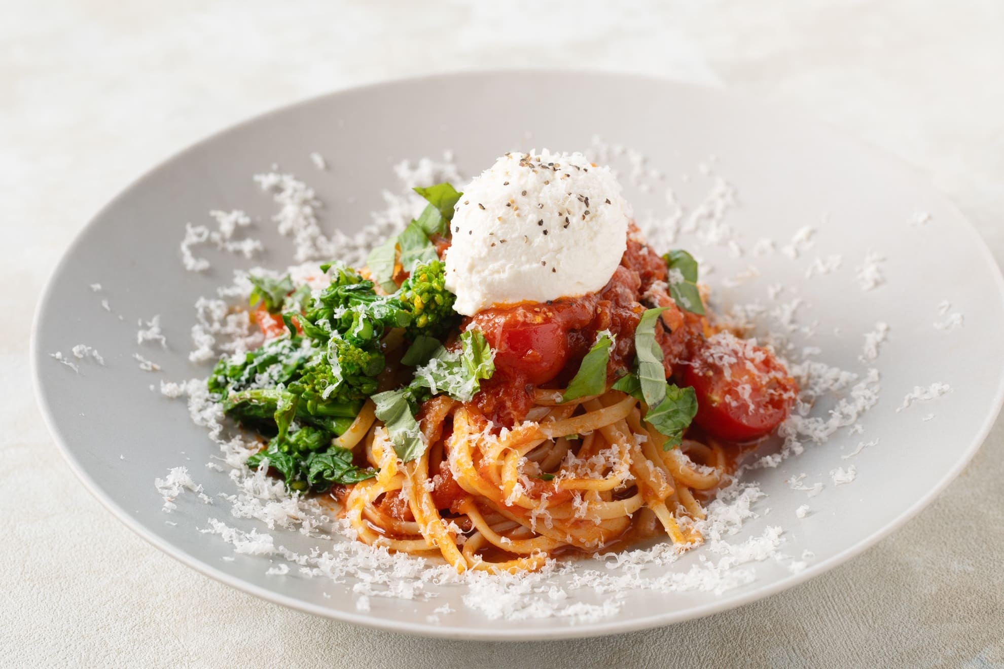 フレッシュバジルとリコッタチーズのポモドーロ