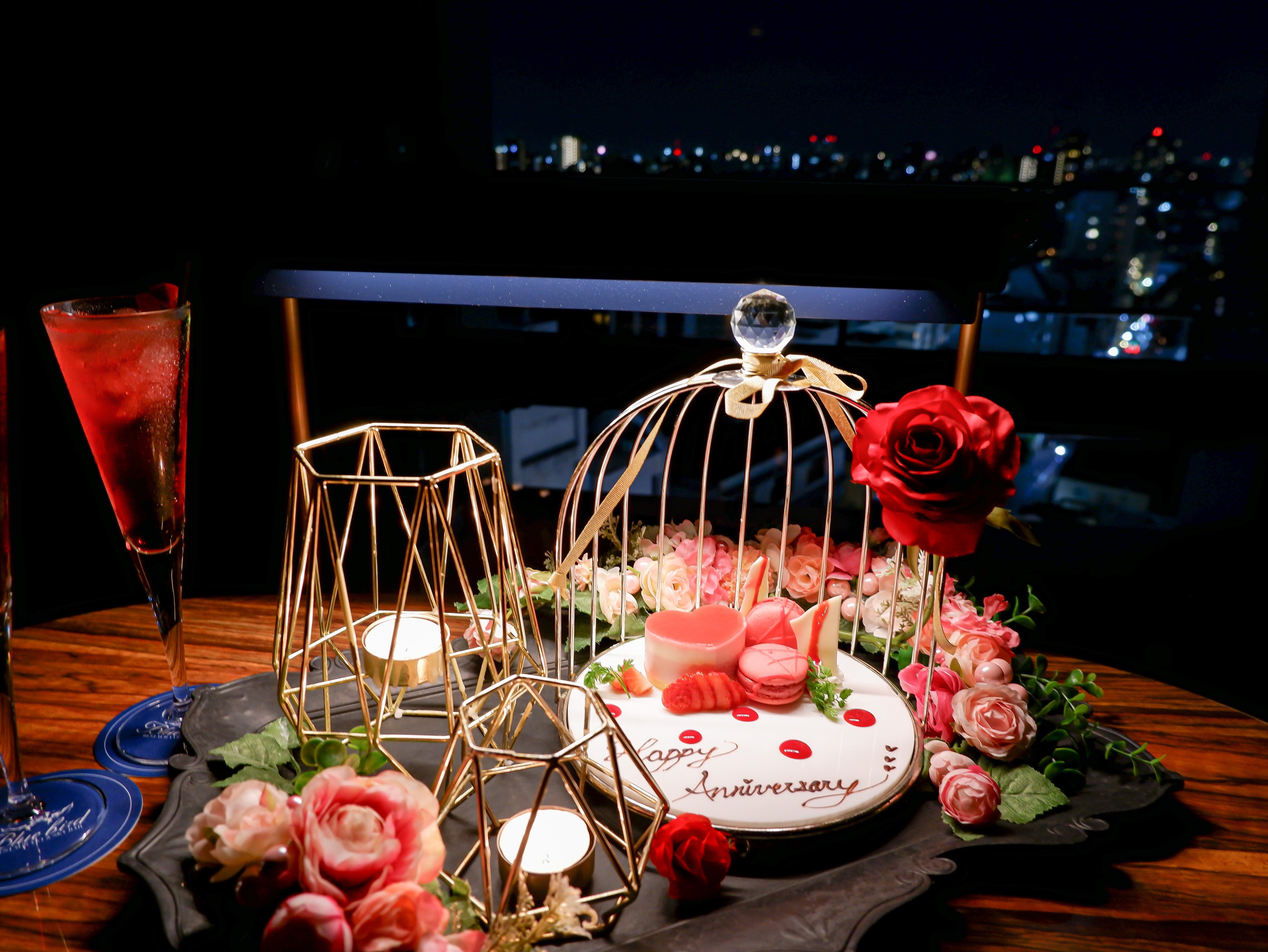 6月限定ジューンブライドコースは【苺のハート型ケーキ＆ラズベリーマカロン】に最大25文字のメッセージ付き