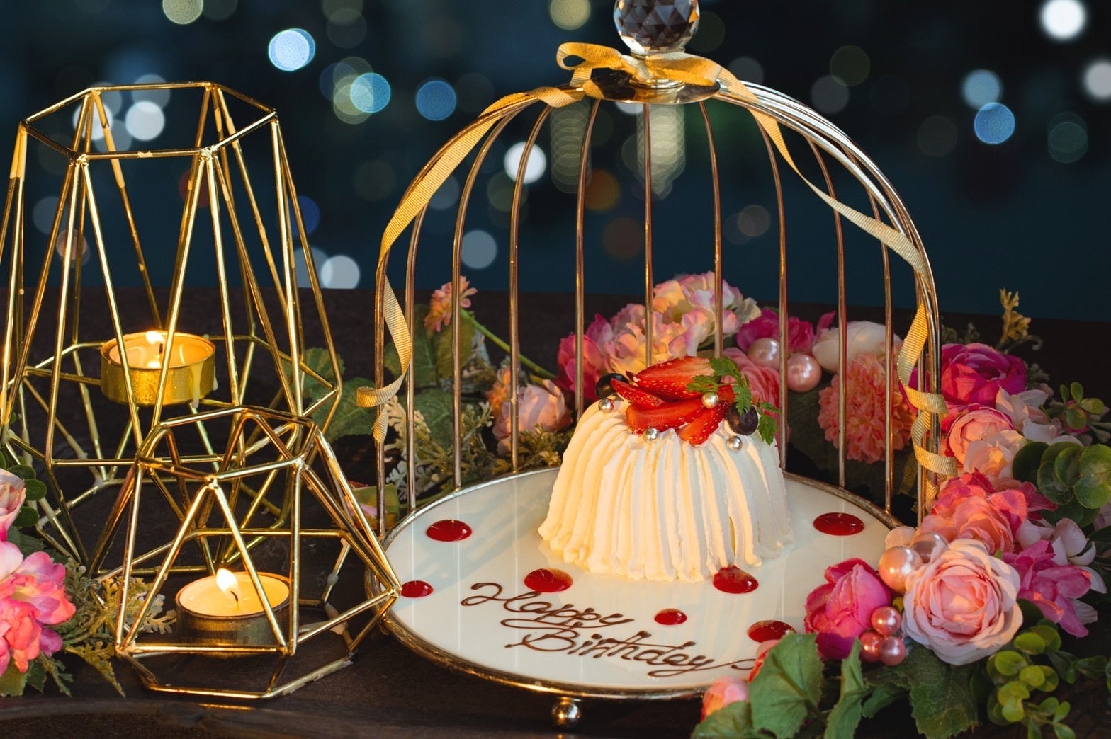 スタンダード記念日、プレミアム記念日コース　どちらもキャンドル付きメッセージケーキ。　最大25字メッセージ記載可能。