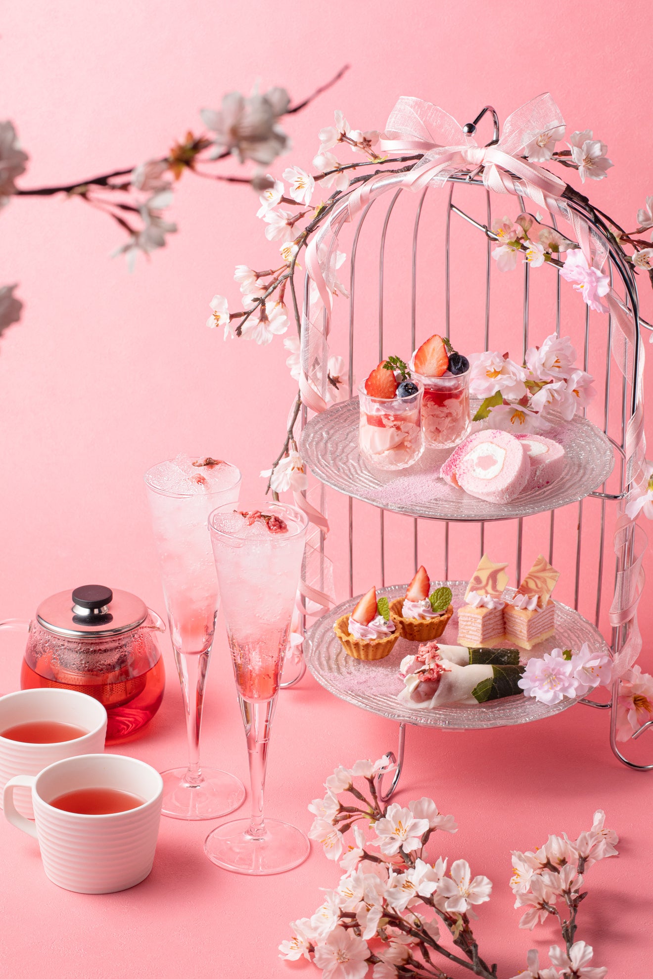 ランチ利用の方はプラス1000円でアフタヌーンティーが付けられる。