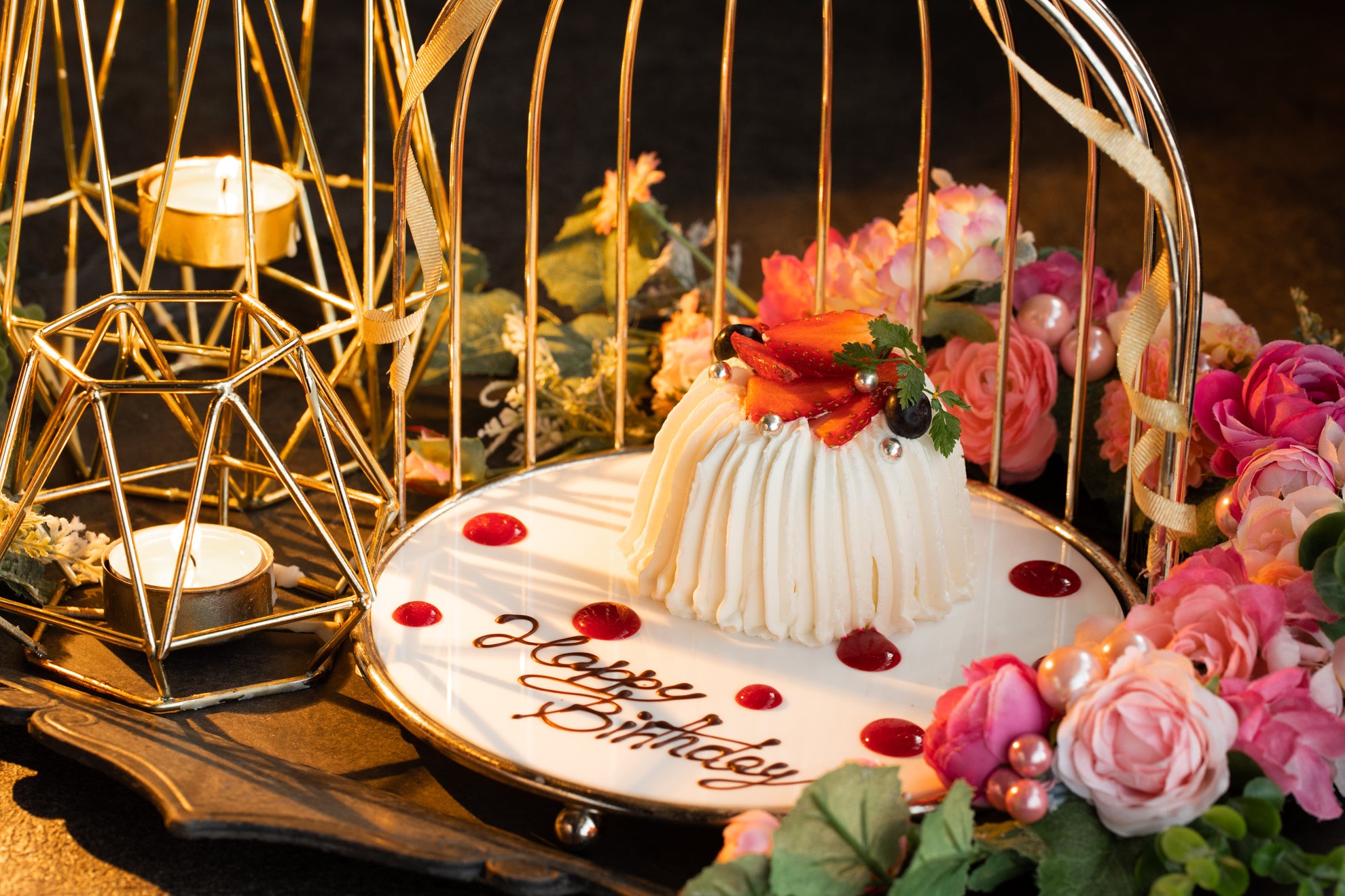 ランチでもディナーで人気の記念日ケーキが付けられる。