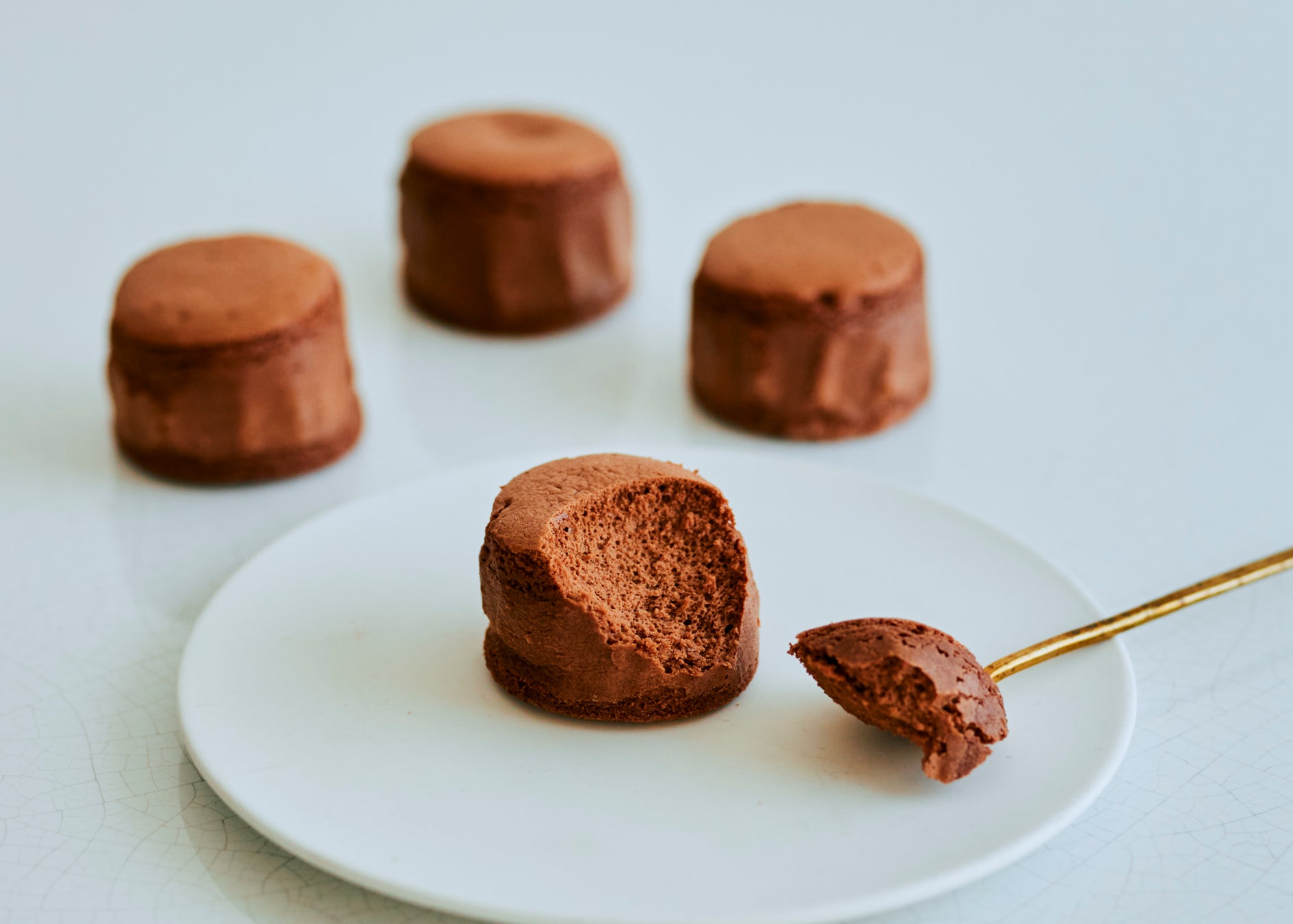 ジェイアール名古屋タカシマヤ店 誕生1周年を記念した限定品が3月より登場 とろけて消える新食感の 泡 チョコ と 晴れの日を記念した 金粉のガトーショコラ メゾンカカオ株式会社のプレスリリース ジェイアール名古屋タカシマヤ店 誕生1周年を記念した限定品が3月より登場 とろけて消える新食感の 泡 チョコ と 晴れの日を記念した 金粉のガトーショコラ メゾンカカオ株式会社のプレスリリース