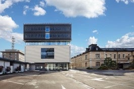 ▲京都府庁3号館と旧本館