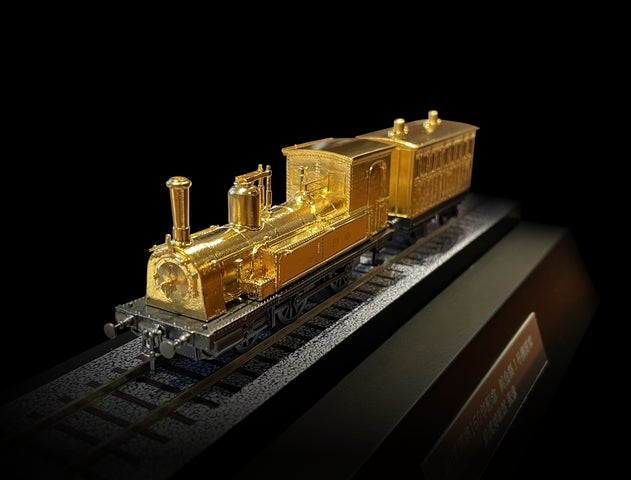 黄金に輝くメモリアルな1号機関車「純金製1号機関車」(1,500万円)を 黄金に輝くメモリアルな1号機関車「純金製1号機関車」(1,500万円)を