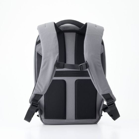 ミニマルなシルエットとコンパクトなサイズ感 MNL CITY PACK LITE re