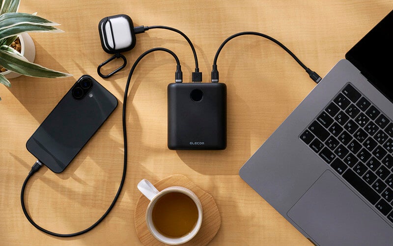 エレコム LFPモバイルバッテリー 複数端末の同時充電イメージ