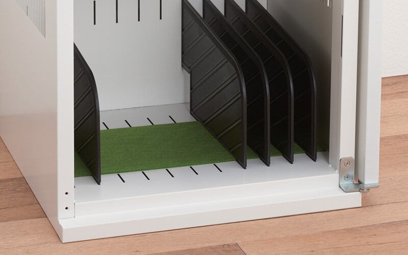 ▲ 底面に敷くことで、 端末を傷つけにくい緩衝パッド付き