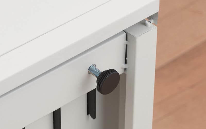 ▲ レベル調整が可能な脚付き