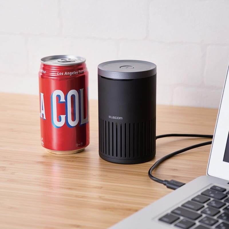 ▲ 350ml缶に近いサイズ感の 円筒形タイプで場所を取らない