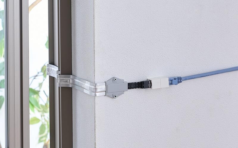 壁への穴開け不要 すきまを使ってすぐに配線できるcat6a準拠のすきまlanケーブルと中継コネクターの2製品を新発売 エレコム株式会社のプレスリリース 壁への穴開け不要 すきまを使ってすぐに配線できるcat6a準拠のすきまlanケーブルと中継コネクターの2製品を新発売 エレコム株式会社のプレスリリース