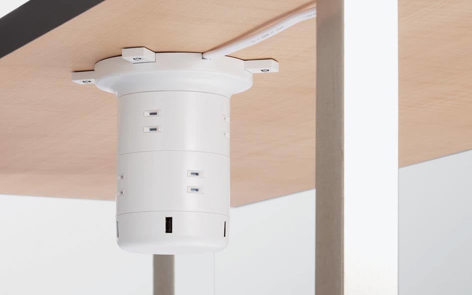 脚パーツのネジ固定穴や底面のダルマ穴を使って、 机や壁面などに固定可能