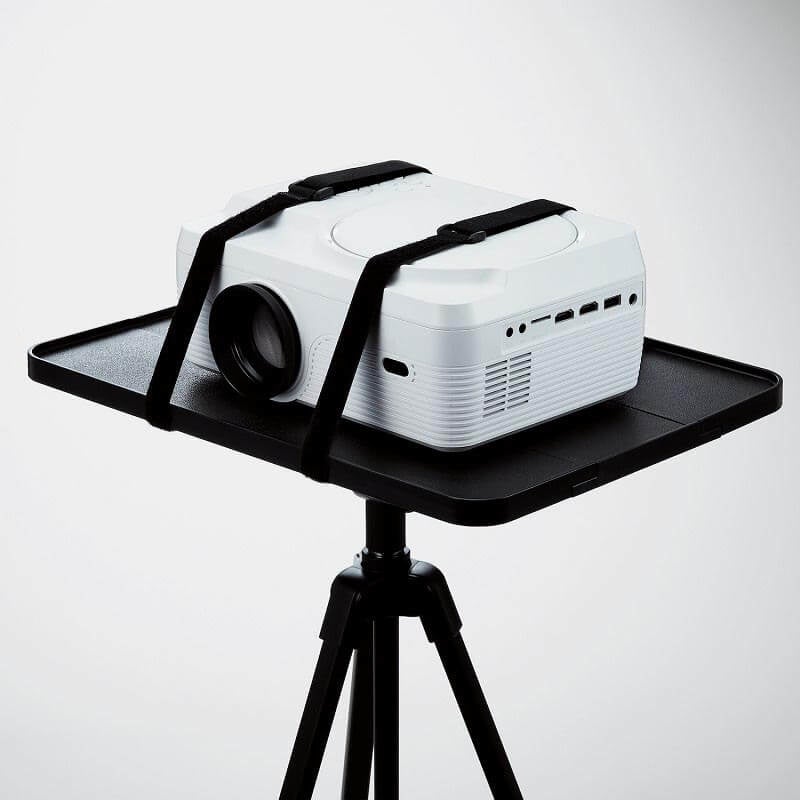 固定バンド2本が付属し、 天板に端末を固定可能