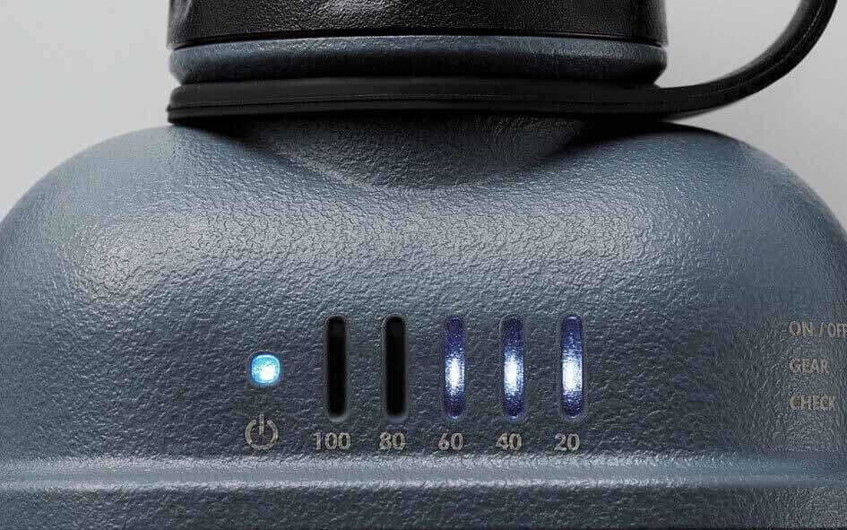 ▲ 電池残量は5段階のLEDランプ点灯で確認可能