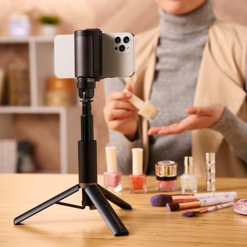 スマホ撮影の大敵 手ブレ を抑える 購入後すぐに使える 自撮り棒付属のバッテリー駆動式単軸スタビライザーを新発売 エレコム株式会社のプレスリリース スマホ撮影の大敵 手ブレ を抑える 購入後すぐに使える 自撮り棒付属のバッテリー駆動式単軸スタビライザーを新発売 エレコム株式会社のプレスリリース