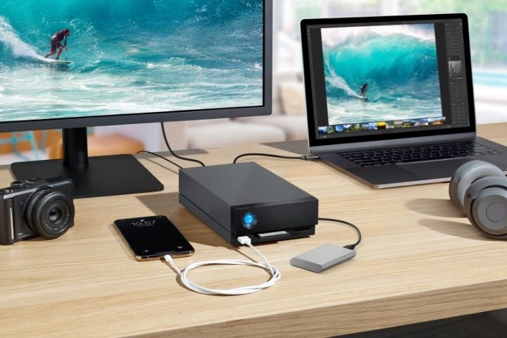 軽量設計で持ち運びに最適！USB3.2(Gen2)対応で超高速転送を実現
