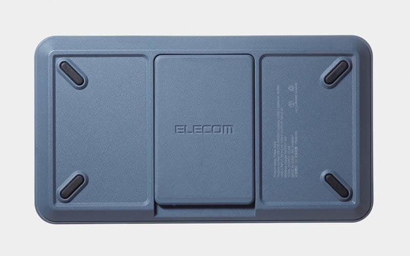 本製品の背面には滑り止めのゴムを装備、充電台として使用する場合に、本製品の横滑りを軽減