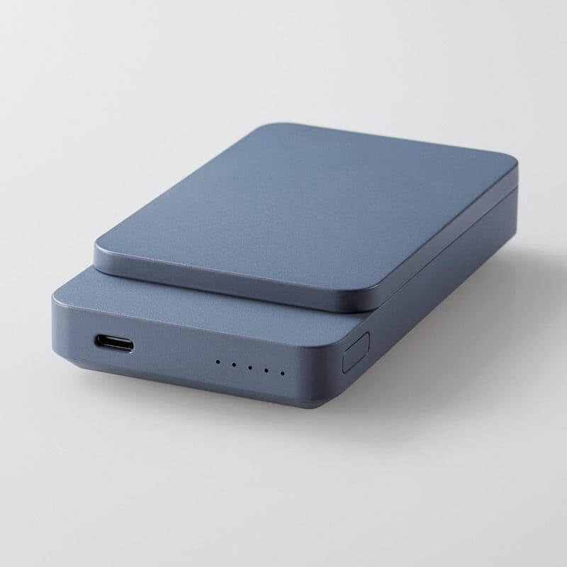  充電ポートには、 USB Type-C(USB-C)端子を採用